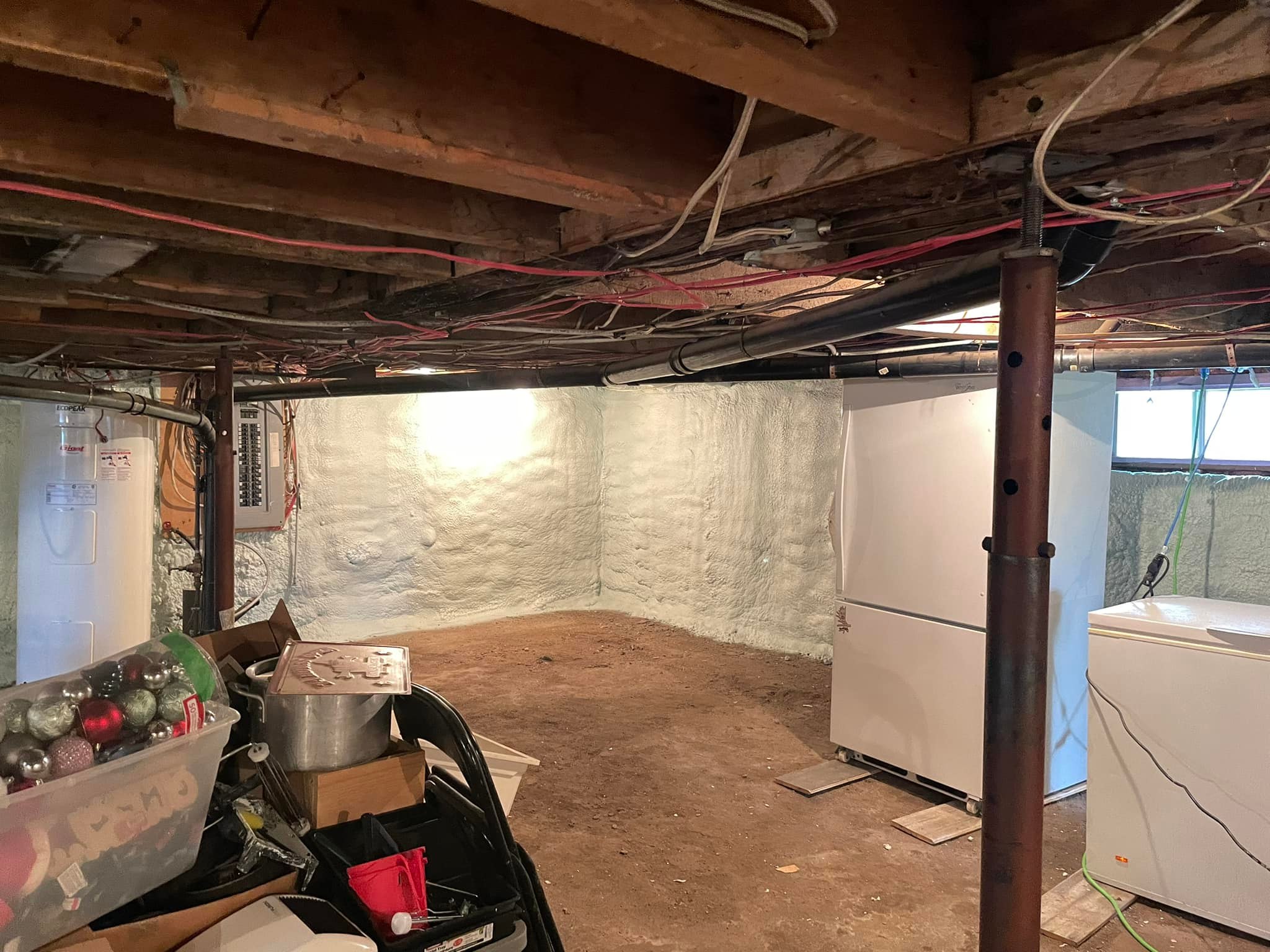 Installation d’isolant en fibre de verre dans des murs de charpente  à Dolbeau-Mistassini