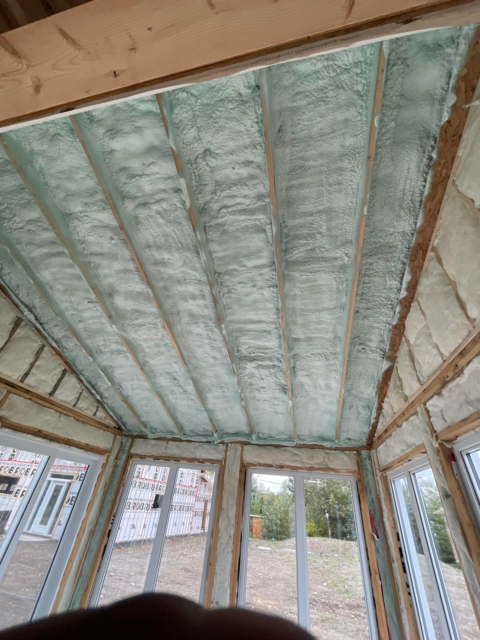 Isolation complète de plafond avec laine soufflée dans une construction résidentielle  à Dolbeau-Mistassini