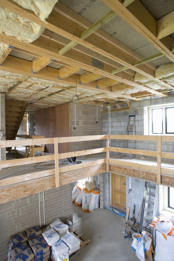 Travaux d’isolation à la mousse uréthane sur murs et plafond d’un bâtiment  à Rosemont